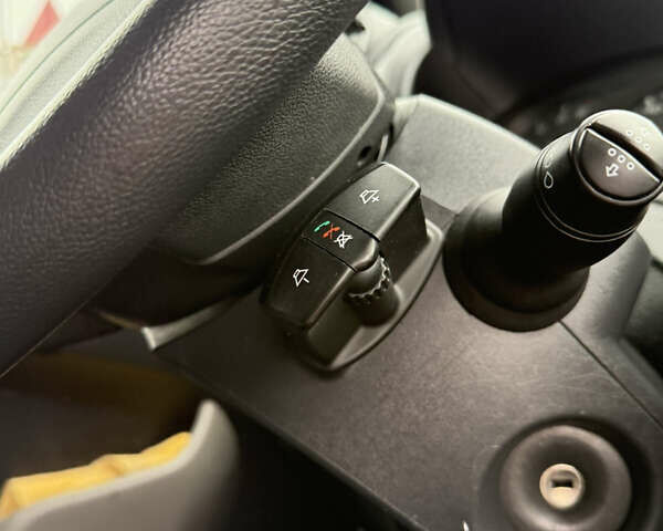 Белый Рено Мастер, объемом двигателя 2.3 л и пробегом 172 тыс. км за 15700 $, фото 28 на Automoto.ua