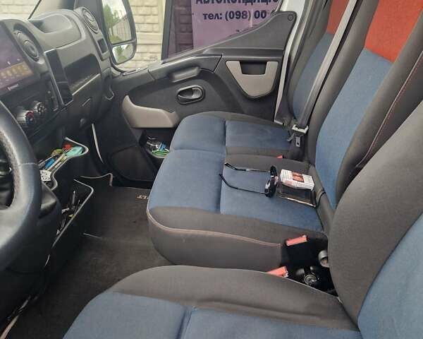 Белый Рено Мастер, объемом двигателя 2.3 л и пробегом 412 тыс. км за 17700 $, фото 24 на Automoto.ua