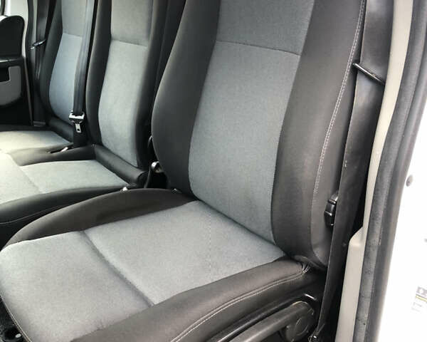 Белый Рено Мастер, объемом двигателя 2.3 л и пробегом 260 тыс. км за 15600 $, фото 9 на Automoto.ua