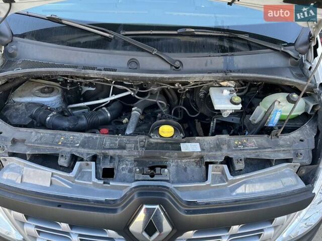 Белый Рено Мастер, объемом двигателя 2.3 л и пробегом 520 тыс. км за 18000 $, фото 26 на Automoto.ua