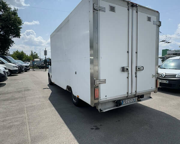 Белый Рено Мастер, объемом двигателя 0 л и пробегом 241 тыс. км за 17700 $, фото 5 на Automoto.ua