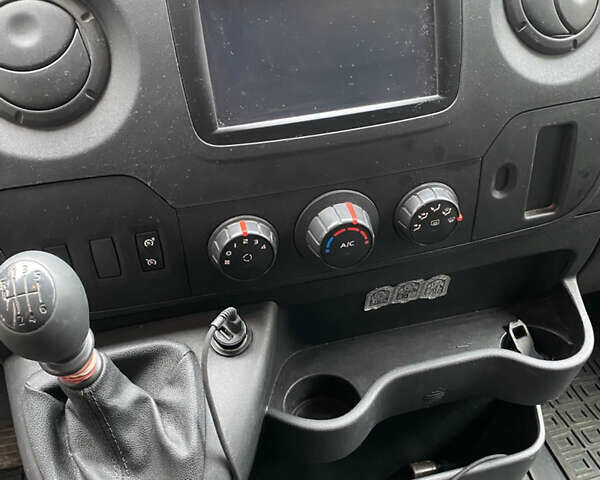 Белый Рено Мастер, объемом двигателя 2.3 л и пробегом 189 тыс. км за 16200 $, фото 17 на Automoto.ua