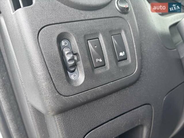 Белый Рено Мастер, объемом двигателя 2.3 л и пробегом 278 тыс. км за 16600 $, фото 15 на Automoto.ua