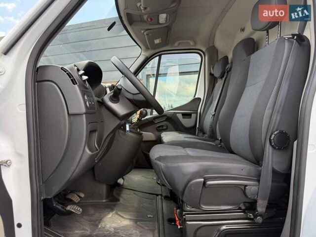 Белый Рено Мастер, объемом двигателя 2.3 л и пробегом 147 тыс. км за 17700 $, фото 18 на Automoto.ua
