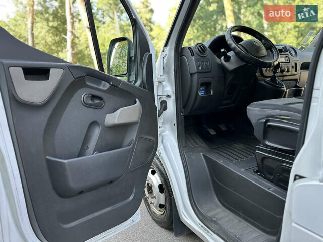 Белый Рено Мастер, объемом двигателя 2.3 л и пробегом 365 тыс. км за 22500 $, фото 61 на Automoto.ua
