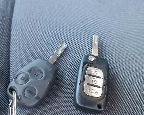 Белый Рено Мастер, объемом двигателя 2.3 л и пробегом 268 тыс. км за 16350 $, фото 5 на Automoto.ua