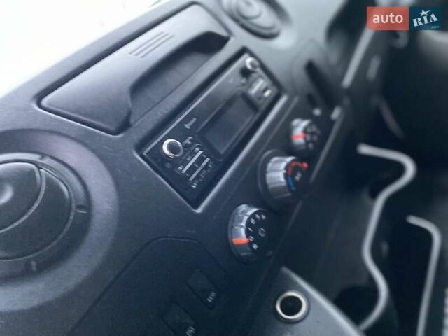 Белый Рено Мастер, объемом двигателя 2.3 л и пробегом 220 тыс. км за 15700 $, фото 39 на Automoto.ua