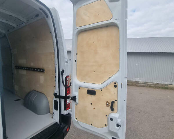 Рено Мастєр 2018 у Бердичеве на Automoto.ua Білий Рено Мастєр, об'ємом двигуна 2.3 л та пробігом 195 тис. км за 17500 $, фото 32 на Automoto.ua