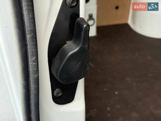 Белый Рено Мастер, объемом двигателя 2.3 л и пробегом 147 тыс. км за 17700 $, фото 36 на Automoto.ua