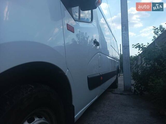 Белый Рено Мастер, объемом двигателя 2.3 л и пробегом 276 тыс. км за 18500 $, фото 4 на Automoto.ua