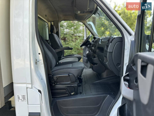 Белый Рено Мастер, объемом двигателя 2.3 л и пробегом 365 тыс. км за 22500 $, фото 78 на Automoto.ua
