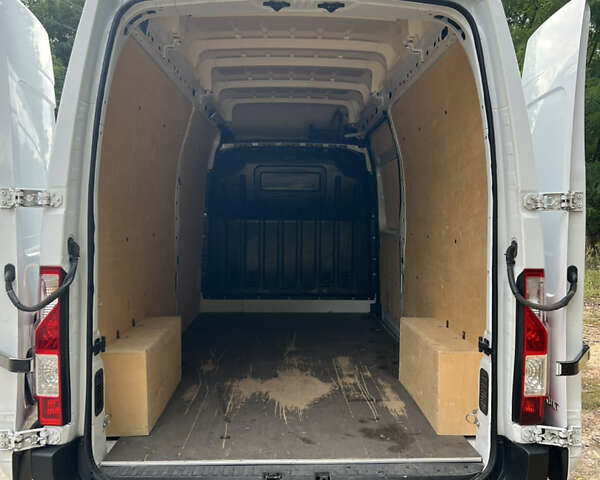 Білий Рено Мастєр, об'ємом двигуна 2.3 л та пробігом 280 тис. км за 19200 $, фото 3 на Automoto.ua