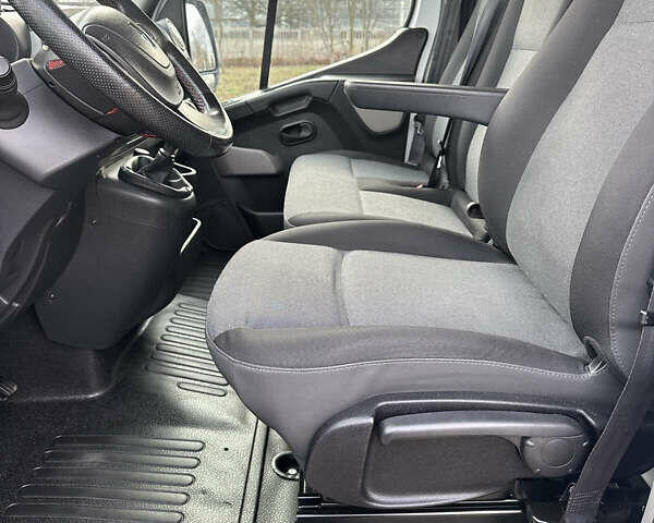 Белый Рено Мастер, объемом двигателя 2.3 л и пробегом 190 тыс. км за 19400 $, фото 12 на Automoto.ua