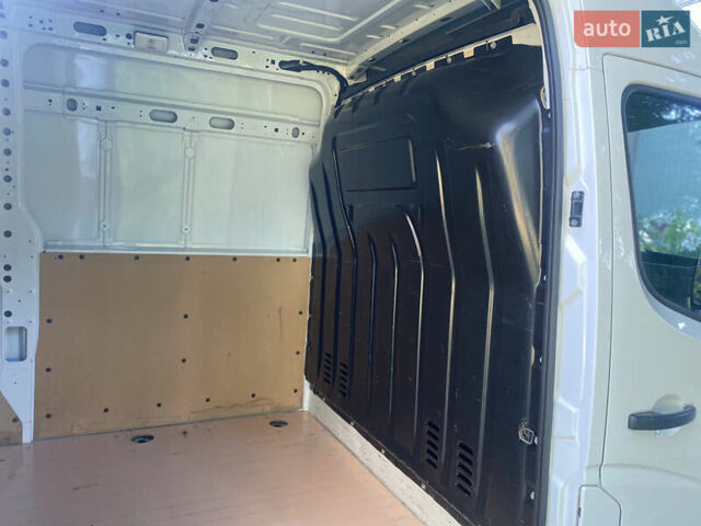 Белый Рено Мастер, объемом двигателя 2.3 л и пробегом 365 тыс. км за 14400 $, фото 24 на Automoto.ua