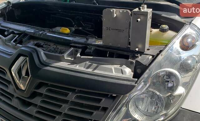 Белый Рено Мастер, объемом двигателя 2.3 л и пробегом 115 тыс. км за 18000 $, фото 3 на Automoto.ua