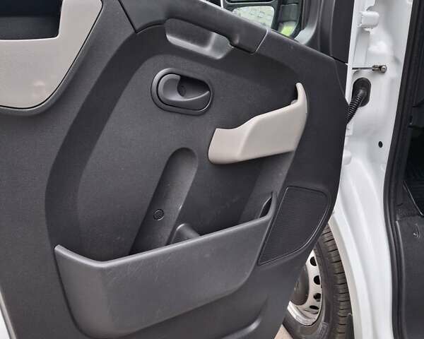 Рено Мастер 2018 в Дубно на Automoto.ua Белый Рено Мастер, объемом двигателя 2.3 л и пробегом 311 тыс. км за 16600 $, фото 21 на Automoto.ua