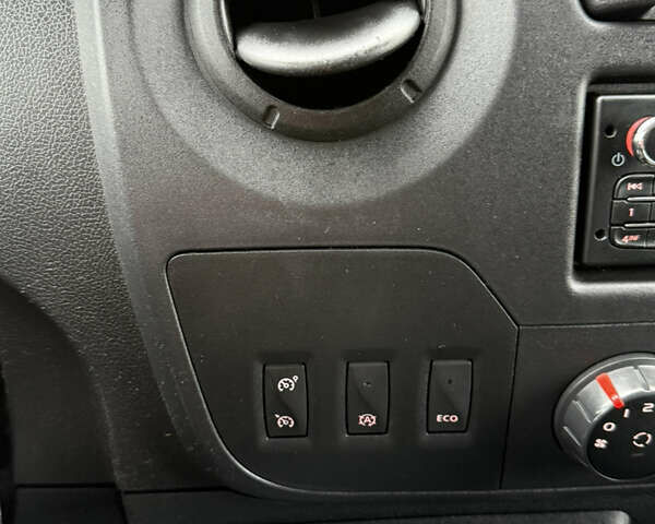Белый Рено Мастер, объемом двигателя 2.3 л и пробегом 172 тыс. км за 15700 $, фото 19 на Automoto.ua