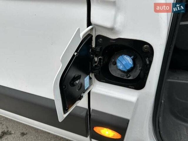 Белый Рено Мастер, объемом двигателя 2.3 л и пробегом 367 тыс. км за 16500 $, фото 7 на Automoto.ua