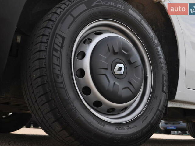 Рено Мастер 2018 в Киеве на Automoto.ua Белый Рено Мастер, объемом двигателя 2.3 л и пробегом 264 тыс. км за 22500 $, фото 11 на Automoto.ua