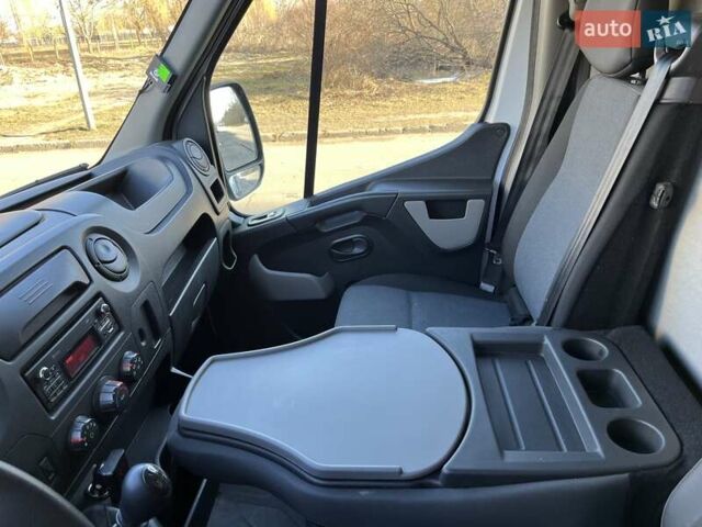 Белый Рено Мастер, объемом двигателя 2.3 л и пробегом 520 тыс. км за 18000 $, фото 22 на Automoto.ua