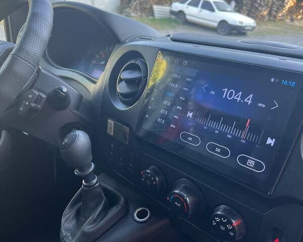 Белый Рено Мастер, объемом двигателя 2.3 л и пробегом 348 тыс. км за 16500 $, фото 9 на Automoto.ua