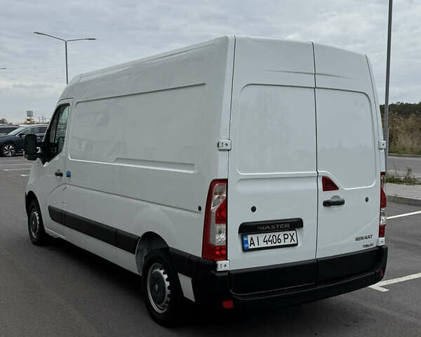 Белый Рено Мастер, объемом двигателя 2.3 л и пробегом 175 тыс. км за 16200 $, фото 3 на Automoto.ua