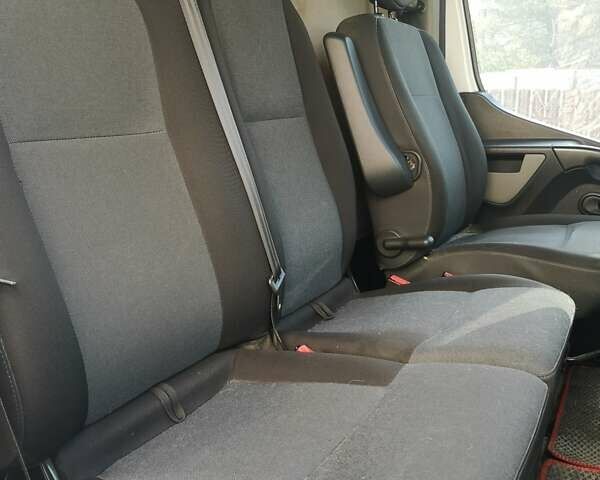 Белый Рено Мастер, объемом двигателя 2.3 л и пробегом 115 тыс. км за 18000 $, фото 9 на Automoto.ua