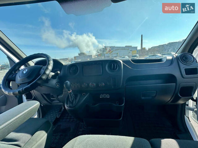 Белый Рено Мастер, объемом двигателя 2.3 л и пробегом 189 тыс. км за 16200 $, фото 2 на Automoto.ua