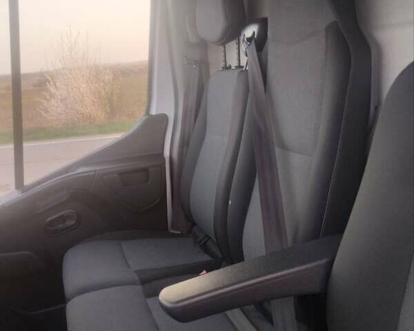 Белый Рено Мастер, объемом двигателя 0 л и пробегом 243 тыс. км за 15950 $, фото 19 на Automoto.ua