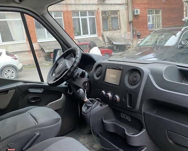 Белый Рено Мастер, объемом двигателя 2.3 л и пробегом 189 тыс. км за 16200 $, фото 5 на Automoto.ua