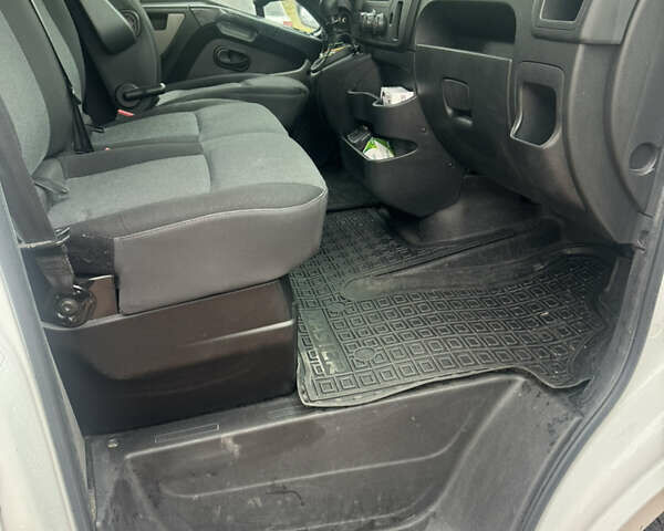 Білий Рено Мастєр, об'ємом двигуна 2.3 л та пробігом 212 тис. км за 18500 $, фото 4 на Automoto.ua