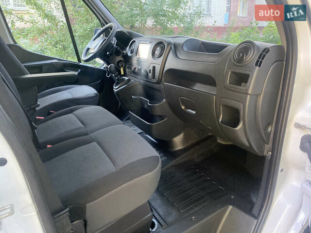 Белый Рено Мастер, объемом двигателя 2.3 л и пробегом 365 тыс. км за 14400 $, фото 19 на Automoto.ua