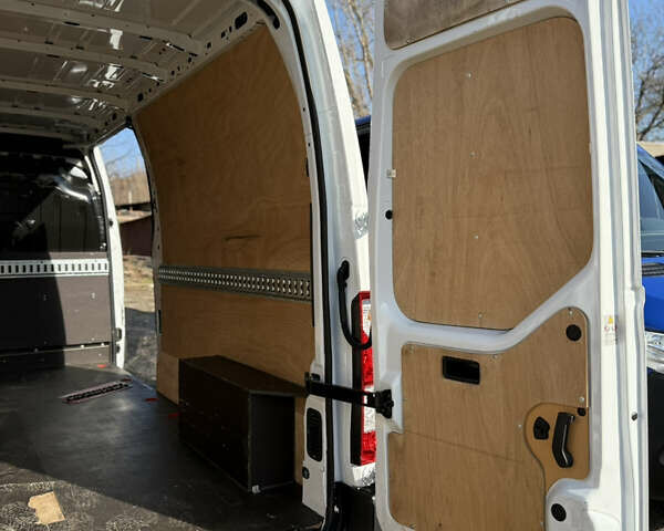Белый Рено Мастер, объемом двигателя 0 л и пробегом 240 тыс. км за 17800 $, фото 51 на Automoto.ua