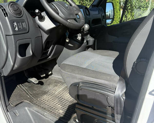 Белый Рено Мастер, объемом двигателя 2.3 л и пробегом 224 тыс. км за 16500 $, фото 4 на Automoto.ua