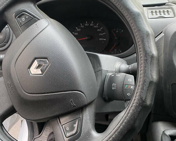 Белый Рено Мастер, объемом двигателя 2.3 л и пробегом 189 тыс. км за 16200 $, фото 16 на Automoto.ua