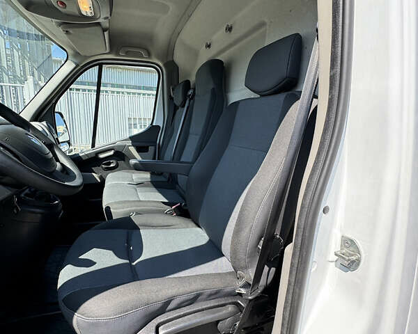 Белый Рено Мастер, объемом двигателя 2.3 л и пробегом 290 тыс. км за 17800 $, фото 30 на Automoto.ua
