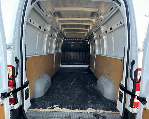 Белый Рено Мастер, объемом двигателя 2.3 л и пробегом 189 тыс. км за 16200 $, фото 4 на Automoto.ua