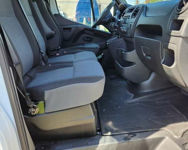Белый Рено Мастер, объемом двигателя 2.3 л и пробегом 152 тыс. км за 17900 $, фото 16 на Automoto.ua
