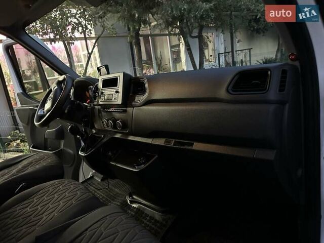 Білий Рено Мастєр, об'ємом двигуна 2.3 л та пробігом 380 тис. км за 25000 $, фото 8 на Automoto.ua