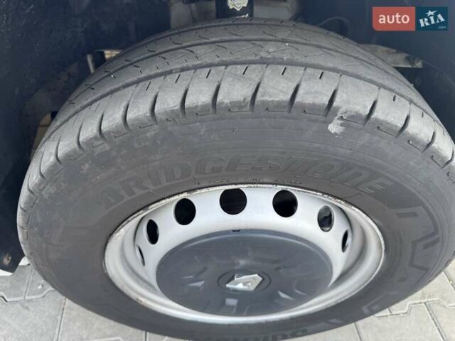Белый Рено Мастер, объемом двигателя 2.3 л и пробегом 190 тыс. км за 17700 $, фото 22 на Automoto.ua