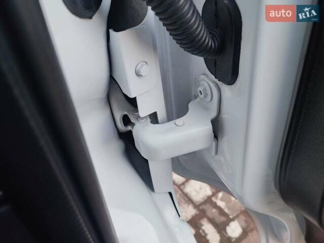 Белый Рено Мастер, объемом двигателя 2.3 л и пробегом 315 тыс. км за 17600 $, фото 59 на Automoto.ua