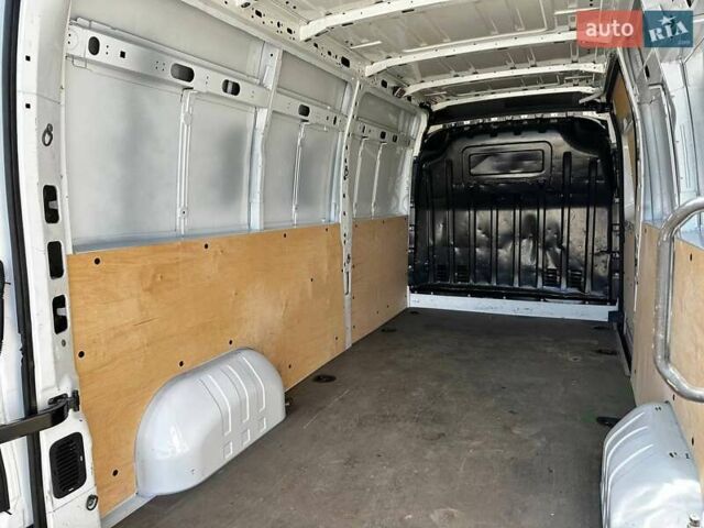 Белый Рено Мастер, объемом двигателя 2.3 л и пробегом 242 тыс. км за 18500 $, фото 19 на Automoto.ua