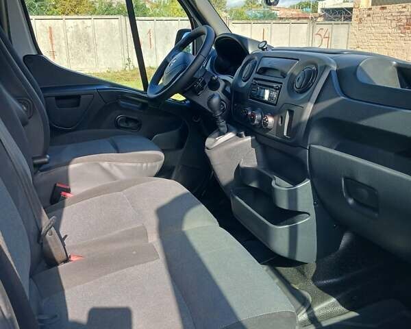 Белый Рено Мастер, объемом двигателя 2.3 л и пробегом 398 тыс. км за 15500 $, фото 4 на Automoto.ua