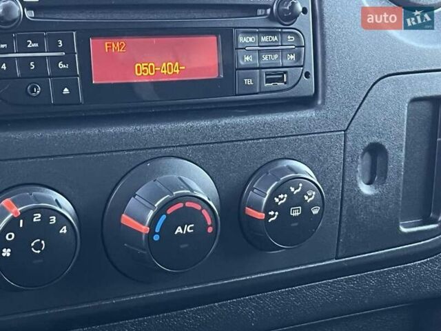 Белый Рено Мастер, объемом двигателя 0 л и пробегом 210 тыс. км за 18999 $, фото 11 на Automoto.ua