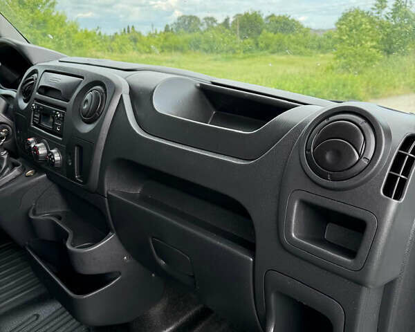 Белый Рено Мастер, объемом двигателя 2.3 л и пробегом 258 тыс. км за 15900 $, фото 13 на Automoto.ua