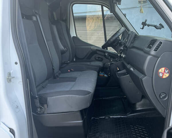 Рено Мастер 2019 в Кропивницком (Кировограде) на Automoto.ua Белый Рено Мастер, объемом двигателя 2.3 л и пробегом 355 тыс. км за 18299 $, фото 16 на Automoto.ua