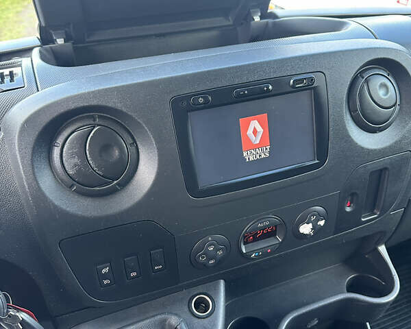 Белый Рено Мастер, объемом двигателя 2.3 л и пробегом 223 тыс. км за 22263 $, фото 19 на Automoto.ua