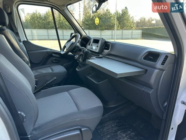 Белый Рено Мастер, объемом двигателя 2.3 л и пробегом 260 тыс. км за 18500 $, фото 3 на Automoto.ua