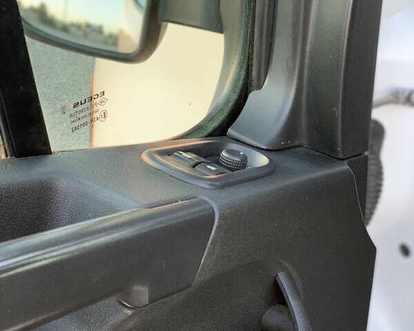 Белый Рено Мастер, объемом двигателя 2.3 л и пробегом 190 тыс. км за 17500 $, фото 12 на Automoto.ua