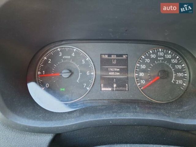 Білий Рено Мастєр, об'ємом двигуна 2.3 л та пробігом 176 тис. км за 17899 $, фото 5 на Automoto.ua